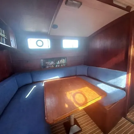 Hotel en barco Excelente Velero Clasico En *