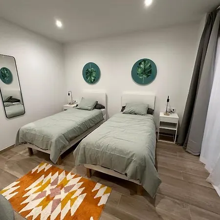 Precioso Con Patio. Pyp * Valencia