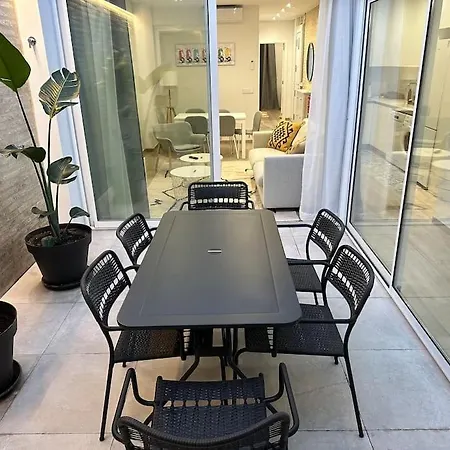 Precioso Con Patio. Pyp * Валенсия