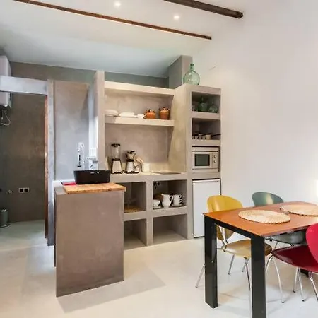 Casita Artista En Edificio Barrio Ruzafa Valencia