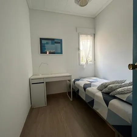 Apartment Modernized 3-bedroom Flat 500m To The Valencia