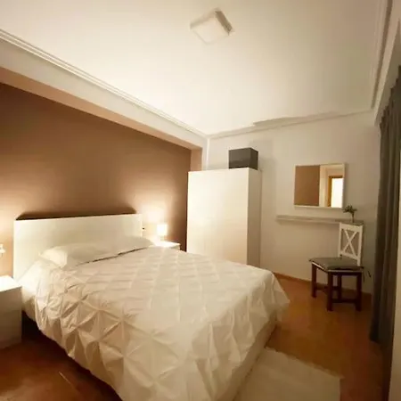 In Spacious Flat In * Valencia