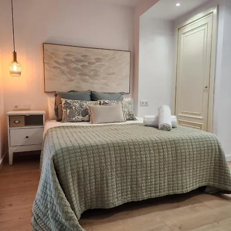 Florit Flats - The Apolo Valencie