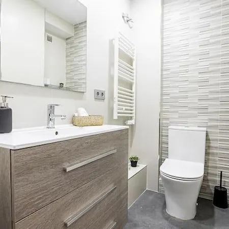 Precioso Piso Moderno: Terraza, A/c, Netflix, Wifi *