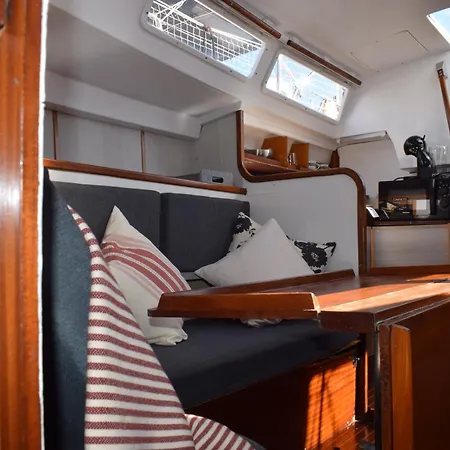 Velero En Puerto De - E&m Boats Hotel en barco