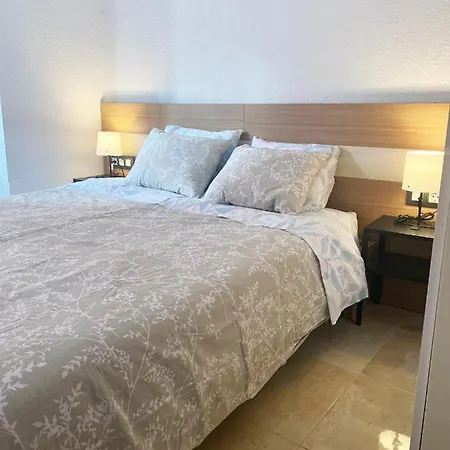 Cerca Al Puerto Shared Guest house