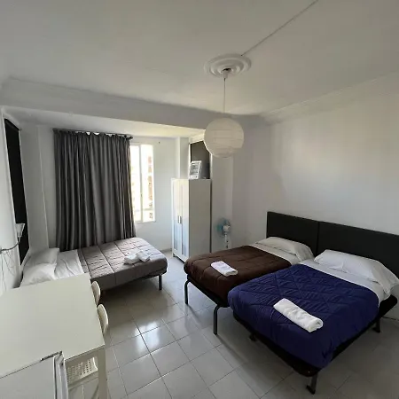 Δωμάτια σε οικογενειακή κατοικία Center *