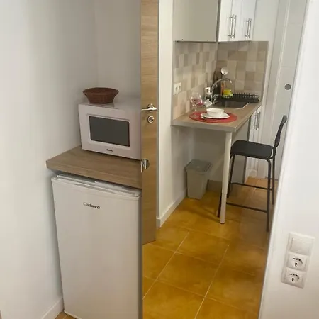 Habitaciones Estudios Con Cocina Y Bano Privado De Temporada Instancias Largas Long Stay Desde 11 Noches