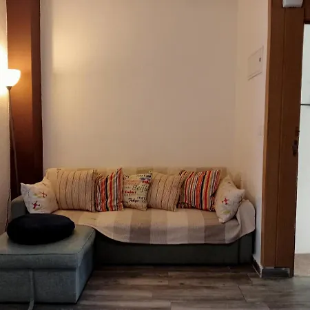 Apartment Lola Encorts