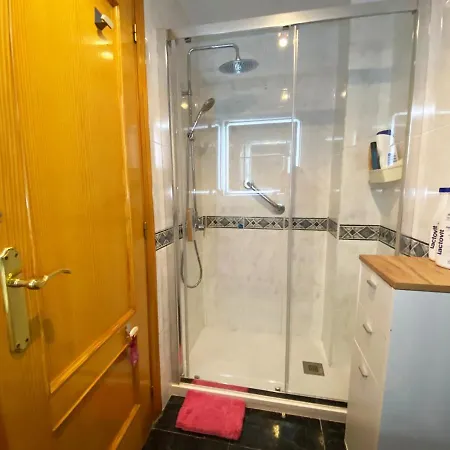 In Great Location In Shared Проживание в семье