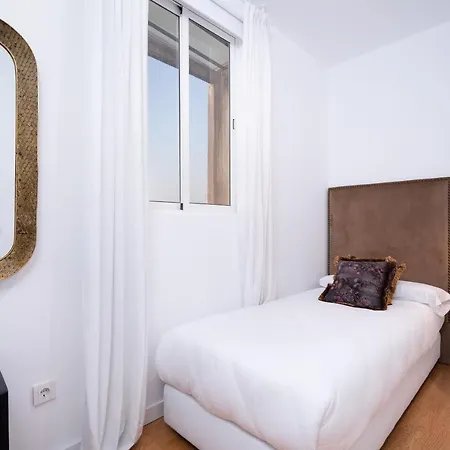 Luxury - Boutique Market Valenza