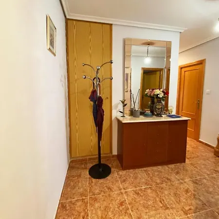 In Great Location In Shared فالنسيا