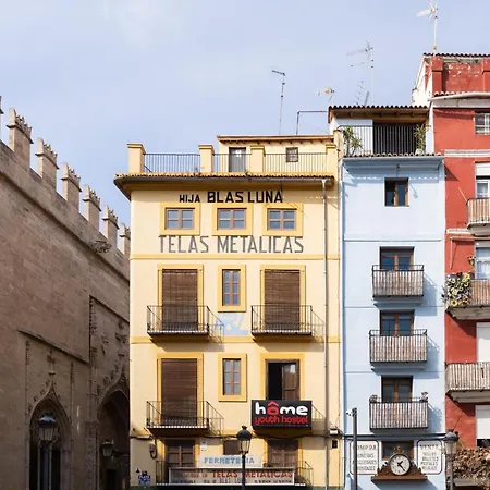 ホーム ユース バイ フィートアップ ホステルズ ホステル