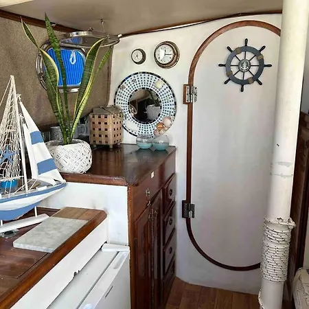 Πλωτό κατάλυμα Velero Menorquin Con Encanto