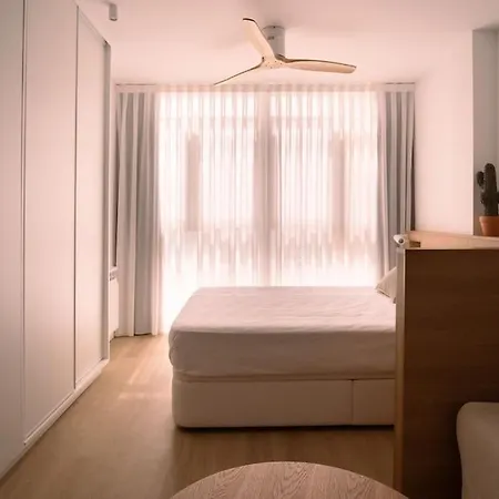 Apartman Spectacular Renovated Studio Facing The Sea *