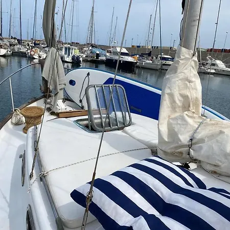 Velero Menorquin Con Encanto Hotel en barco *