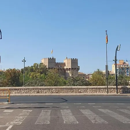 Centro Andando Y Playa Malvarrosa Tranvia Pensión Valencia