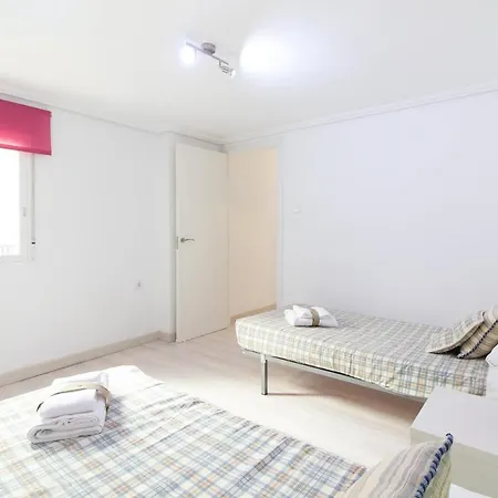 Global Properties, De 4 A 100 M De La Playa *