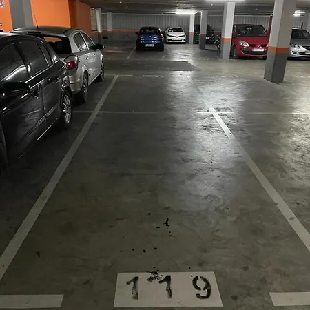 特雷斯福尔克斯公寓 *