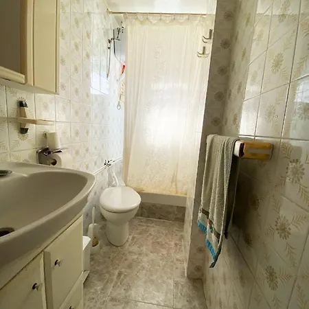 La Malvarrosa In Shared * Walencja