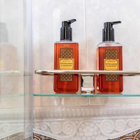 Апартаменты Penthouse Duplex In A 4 Floors Spanish House -8 Min To Center By Metro *