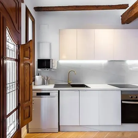 Beautiful Restored House With Terrace *