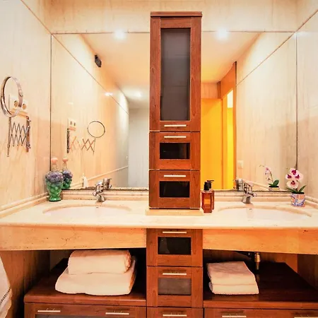 Penthouse Duplex In A 4 Floors Spanish House -8 Min To Center By Metro Apartment