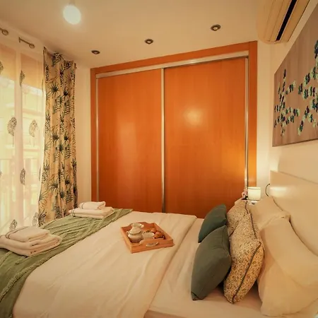 Апартаменты Penthouse Duplex In A 4 Floors Spanish House -8 Min To Center By Metro