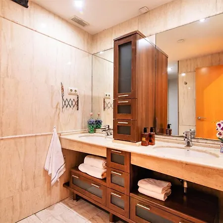 Penthouse Duplex In A 4 Floors Spanish House -8 Min To Center By Metro Апартаменты