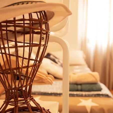 Luminoso. Comodo. Acogedor. Wifi. Junto A Ave *