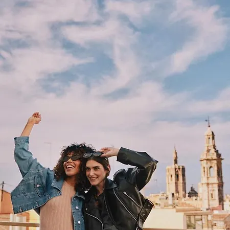 Mate Cosmo - Centre,