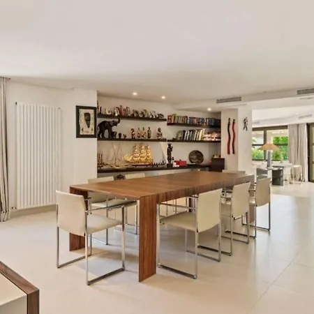 With Private Pool And Bbq For 14 People