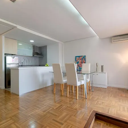 Very And Sunny In Gran Via Apartman