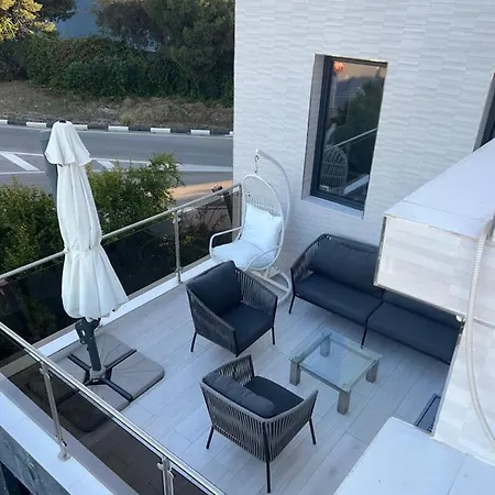 Deluxe House *