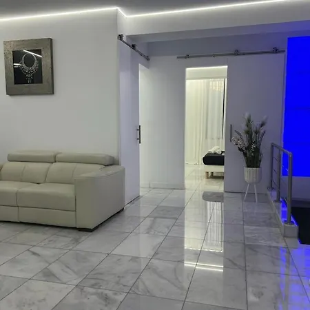 Deluxe House * Valence