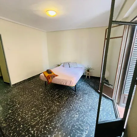 Homestay Con Balcon En El Centro Valencia