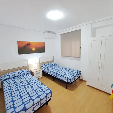 Centrico En Proximo Parada De Metro Angel Guimera Апартаменты *