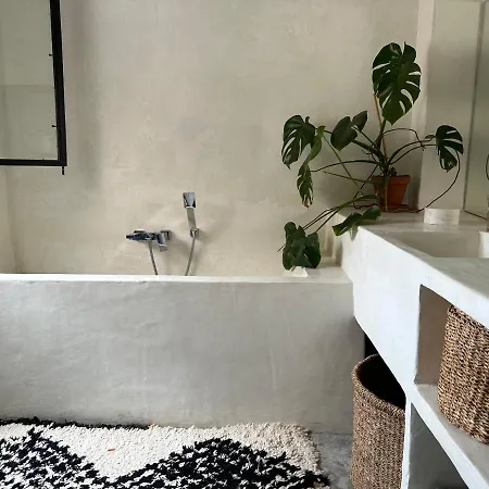Serranos Apartment