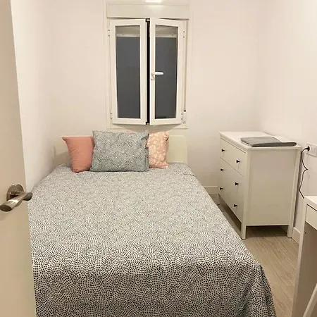 Malvarrosa Private In Shared בית אירוח