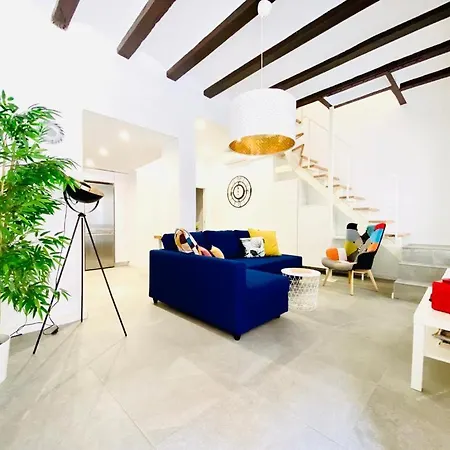 Design & Stylish House In The Center Of