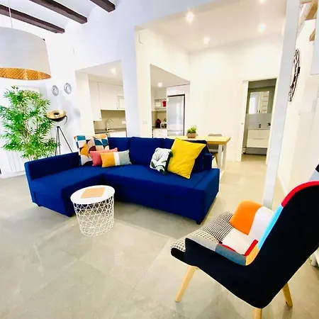 Design & Stylish House In The Center Of