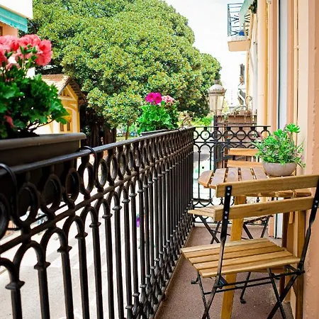 Cosy With Balcony Between & Center 6p