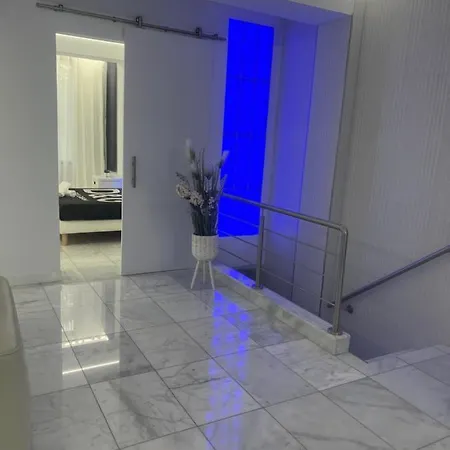 Deluxe House * Valence