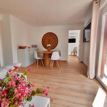 Stunning In Vlc Centre Apartment *