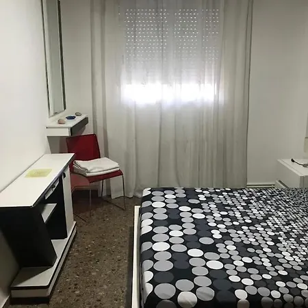 Comodo Y Espacioso Con Parking דירה *