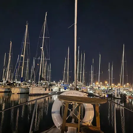 Botel Velero Menorquin Con Encanto