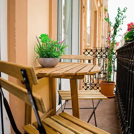 Apartmán Cosy With Balcony Between & Center 6p *