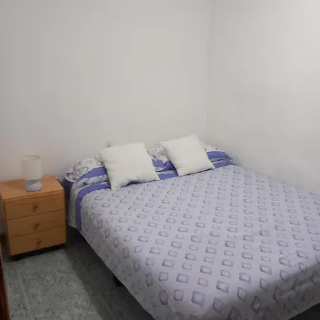 Habitación Grande En Piso Compartido Con 2 Adultos Y 1 Perrito * Valência