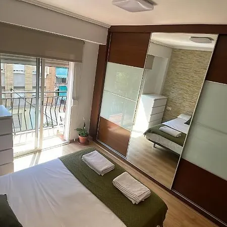 Habitacion Con Balcon En Piso Compartido *