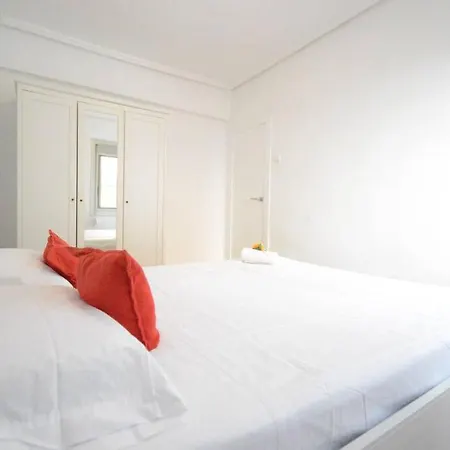 Apartamento En El Centro Con 3 Dormitorios *